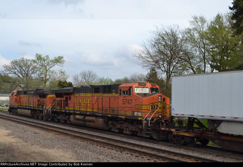 BNSF 5747